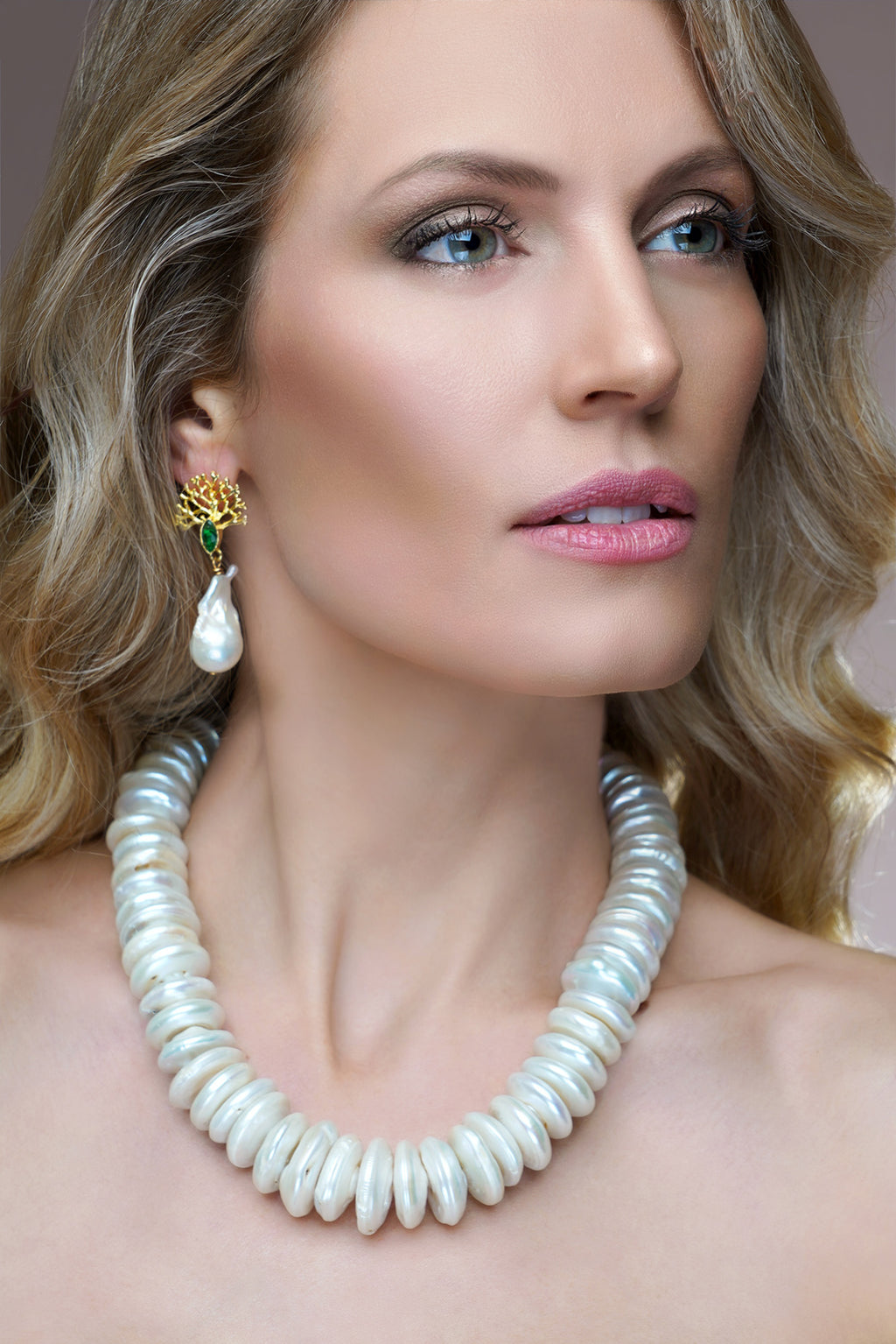 Earrings made of green quartz, embraced with 22KT gold plated brass tree shape and very organic baroque pearls.