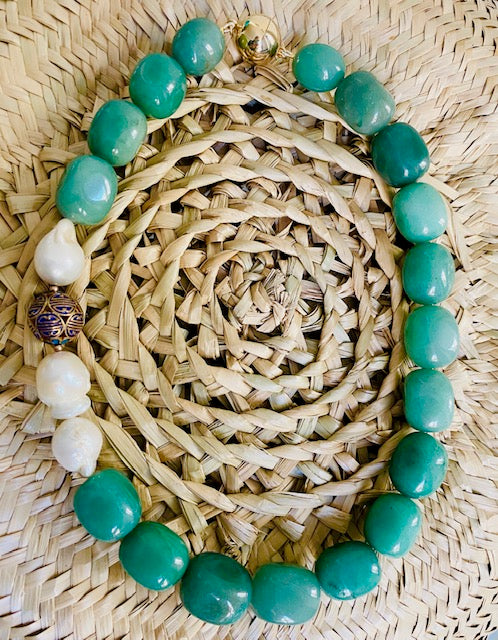 Get closer to the nature with this remarkable neklace made of green jade, baroque pearls, Chinese enamel detail and magnetic clasp both from gold plated sterling silver