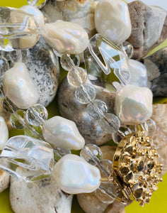 The bracelet made of crystal clear quartz and baroque pearls brings the sparkling joy and freshness. The unique gold plated silver clasp makes this piece made for the keeps