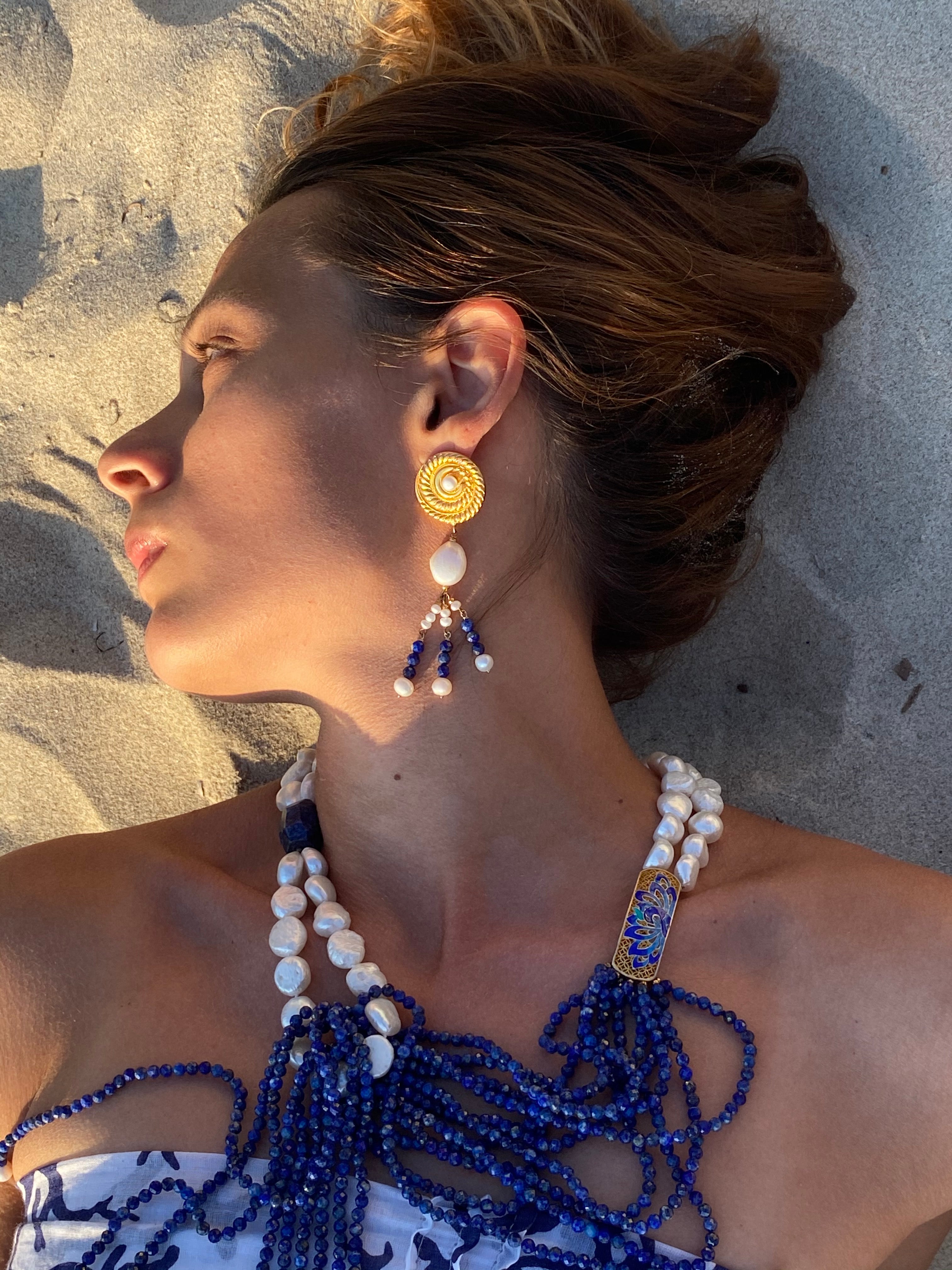 Bespoke jewellery: Necklace pearls and lapis lazuli 