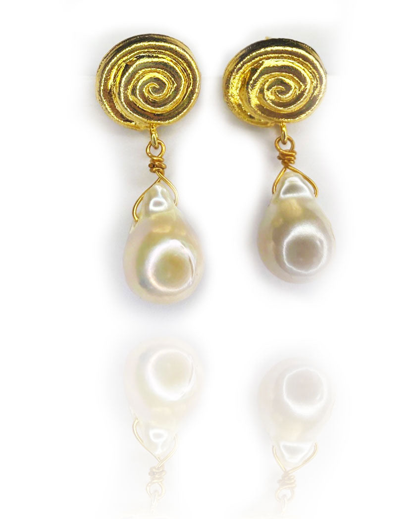 Baroque pearl earrings with goldplated swirl shape stud