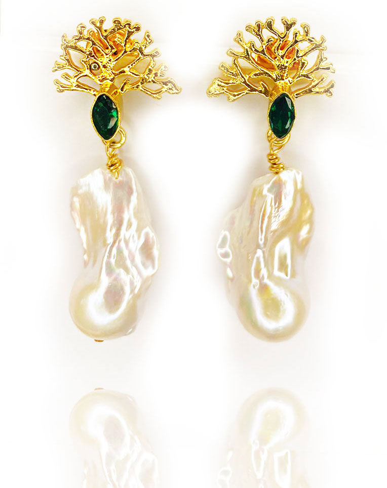 Earrings made of green quartz, embraced with 22KT gold plated brass tree shape and very organic baroque pearls.