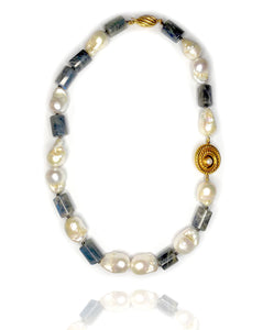 Dive in like a real siren with this remarkable play of translucent labradorite gemstone teamed up with baroque and keishi pearls. Accentuated with our signature gold plated silver ornament and clasp with the same material. 
